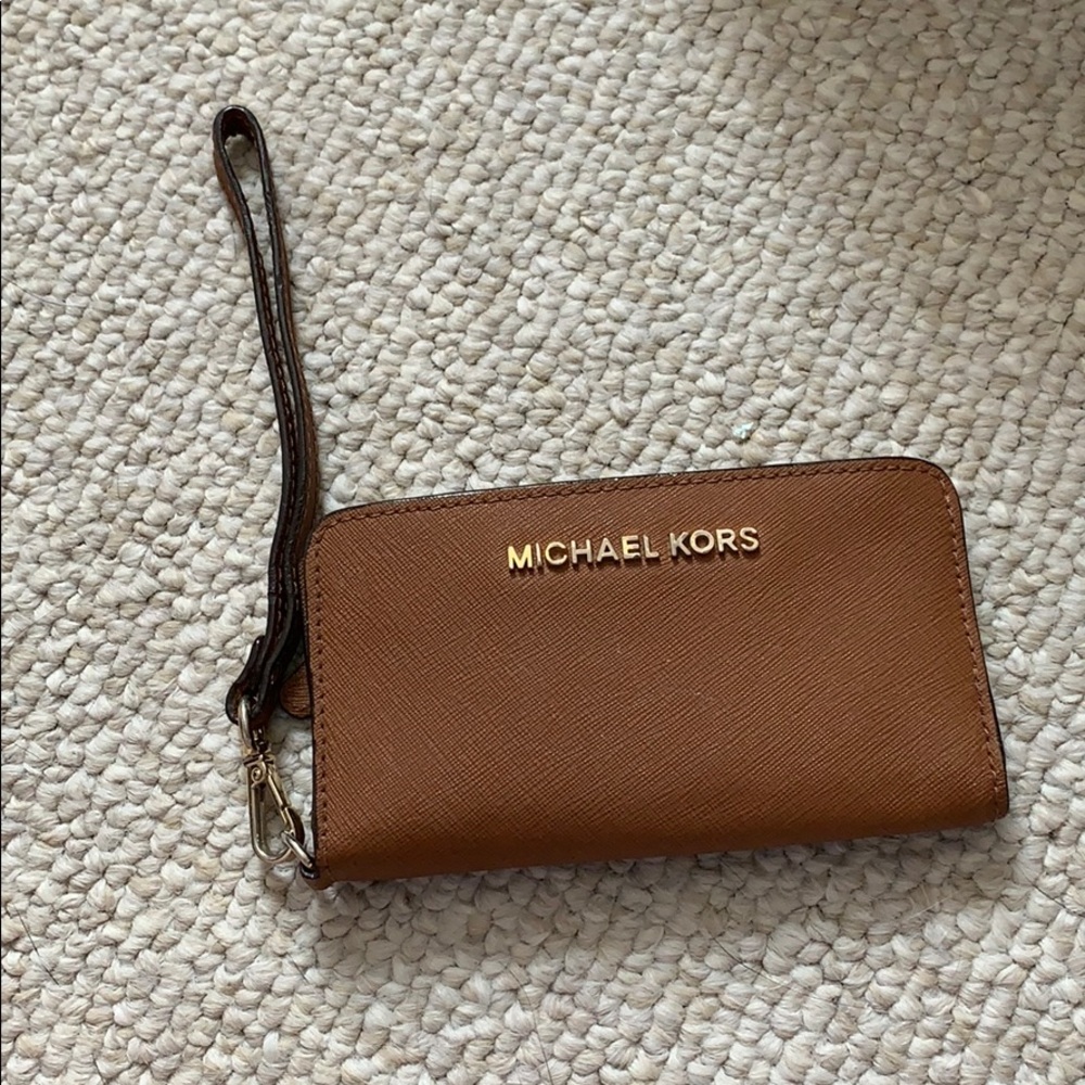 Michael kors wristlet